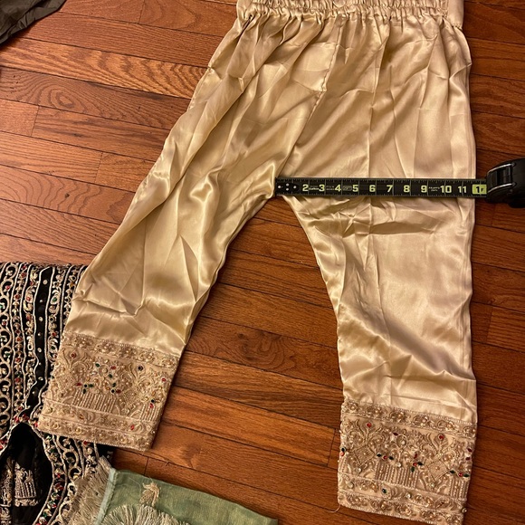 Pakistani Suit - Picture 4 of 6